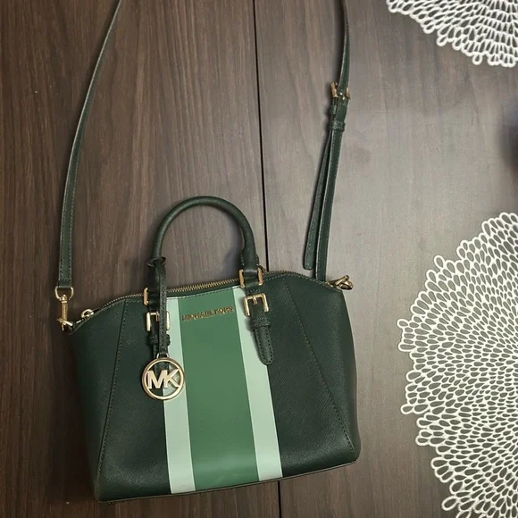 Purse for sale - Picture 1 of 3